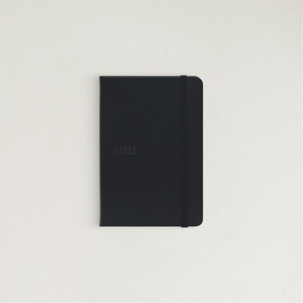Labovarde Handy Note in Black— Front view of the leather cover in Black
