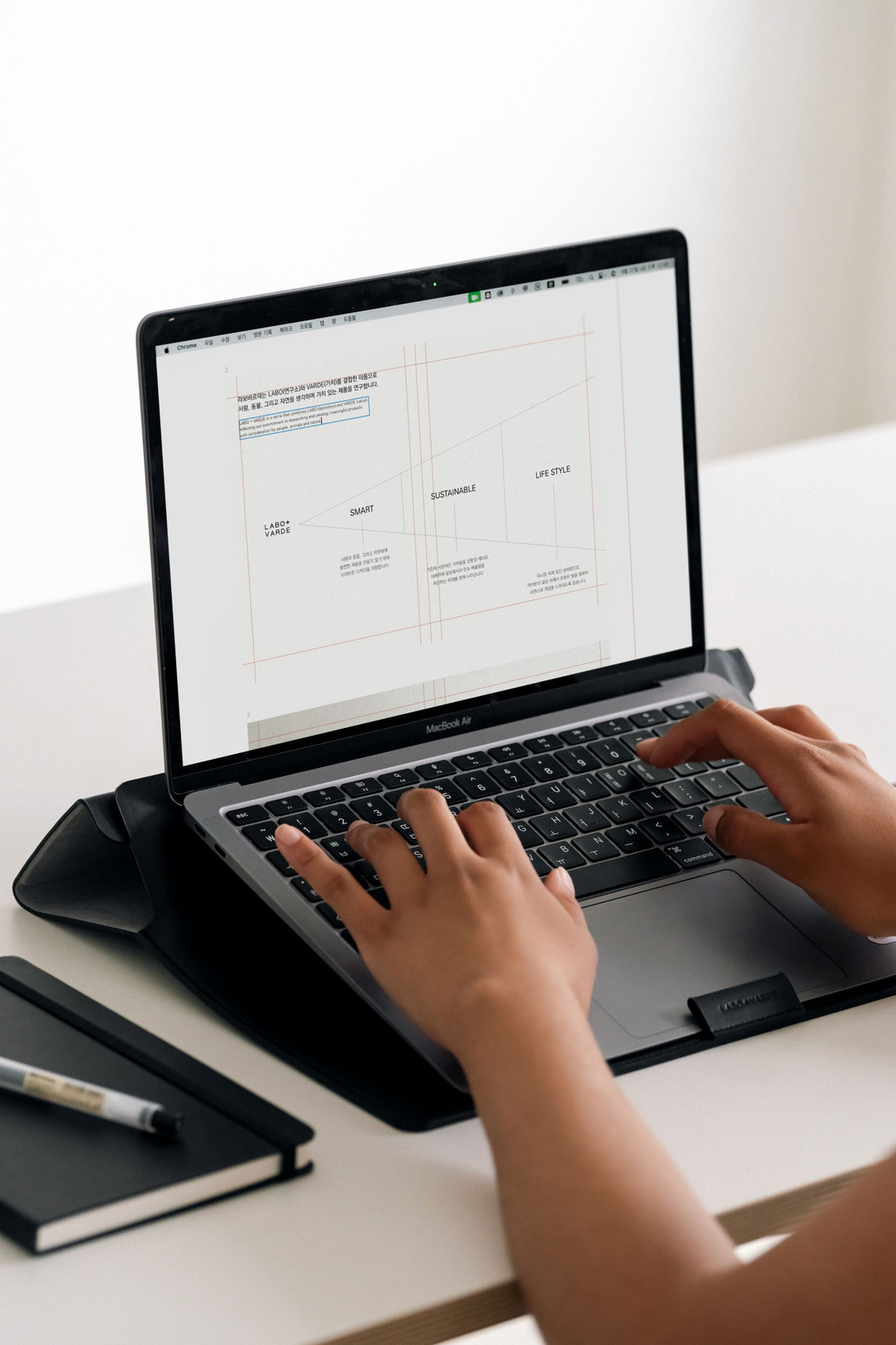 The Perfect Travel Companion: A Laptop Stand Case for Comfortable Work Anywhere