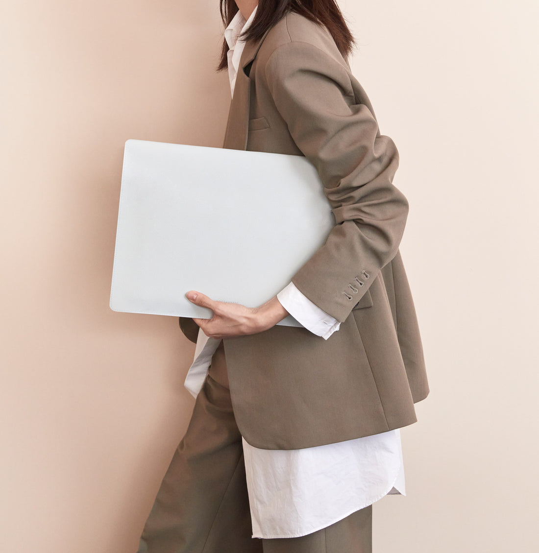 Finding Your Perfect Laptop Companion: A Clear Comparison of Labovarde’s Tailored Sleeve vs. Stand Case