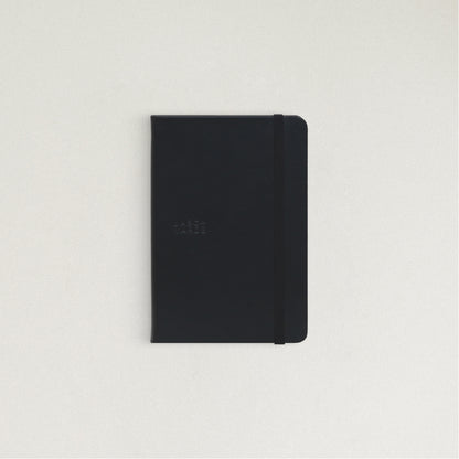 Labovarde Handy Note in Black— Front view of the leather cover in Black